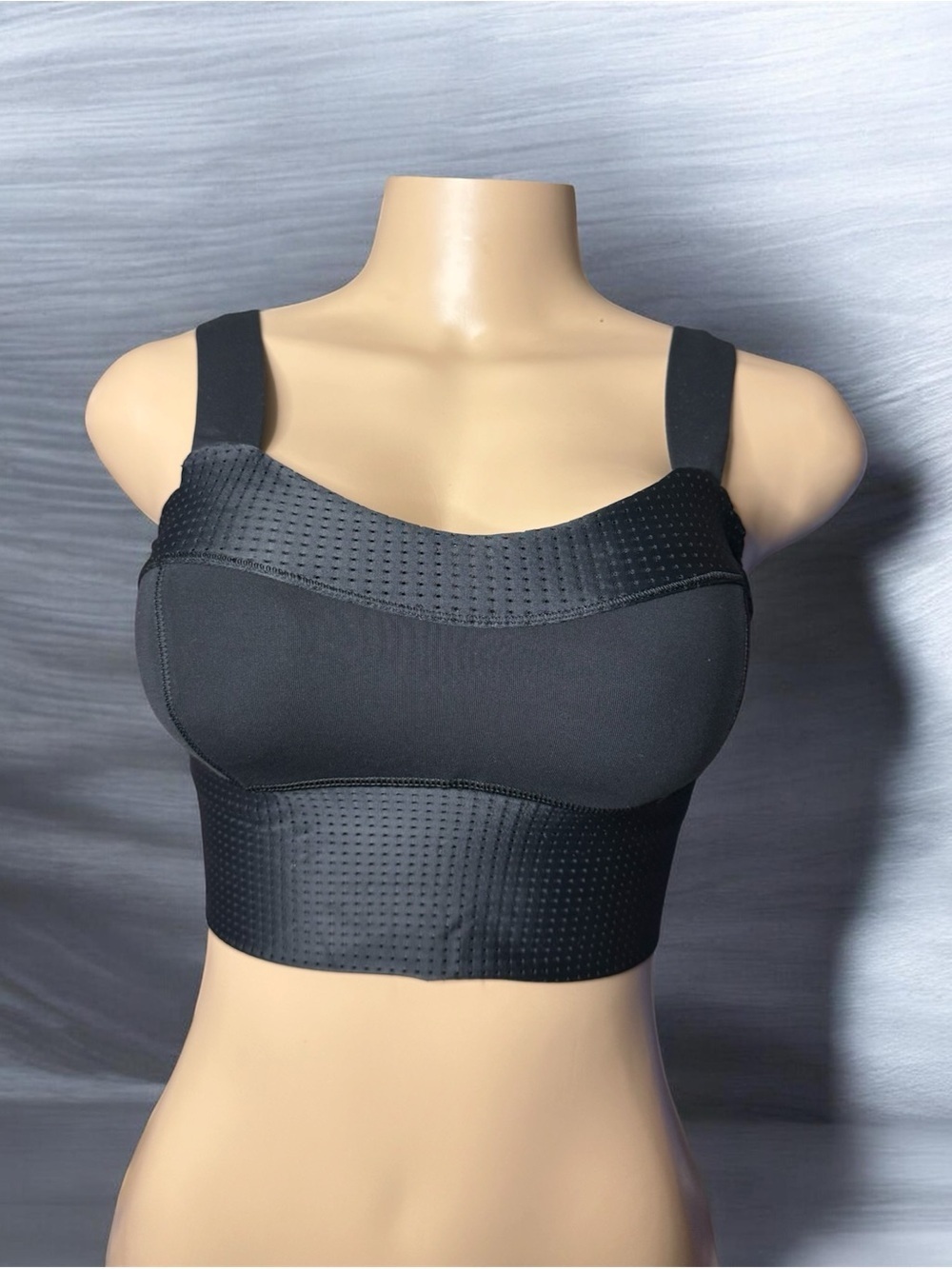 Lululemon Var-city Varsity Long Line Bra Black Luxtreme mesh Size 4